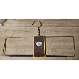 Quality Blanket Linen Hangers Wide Heavy Duty Hanger for Blankets, Table Cloth